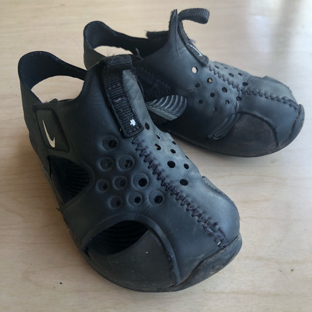 Nike toddler sandals